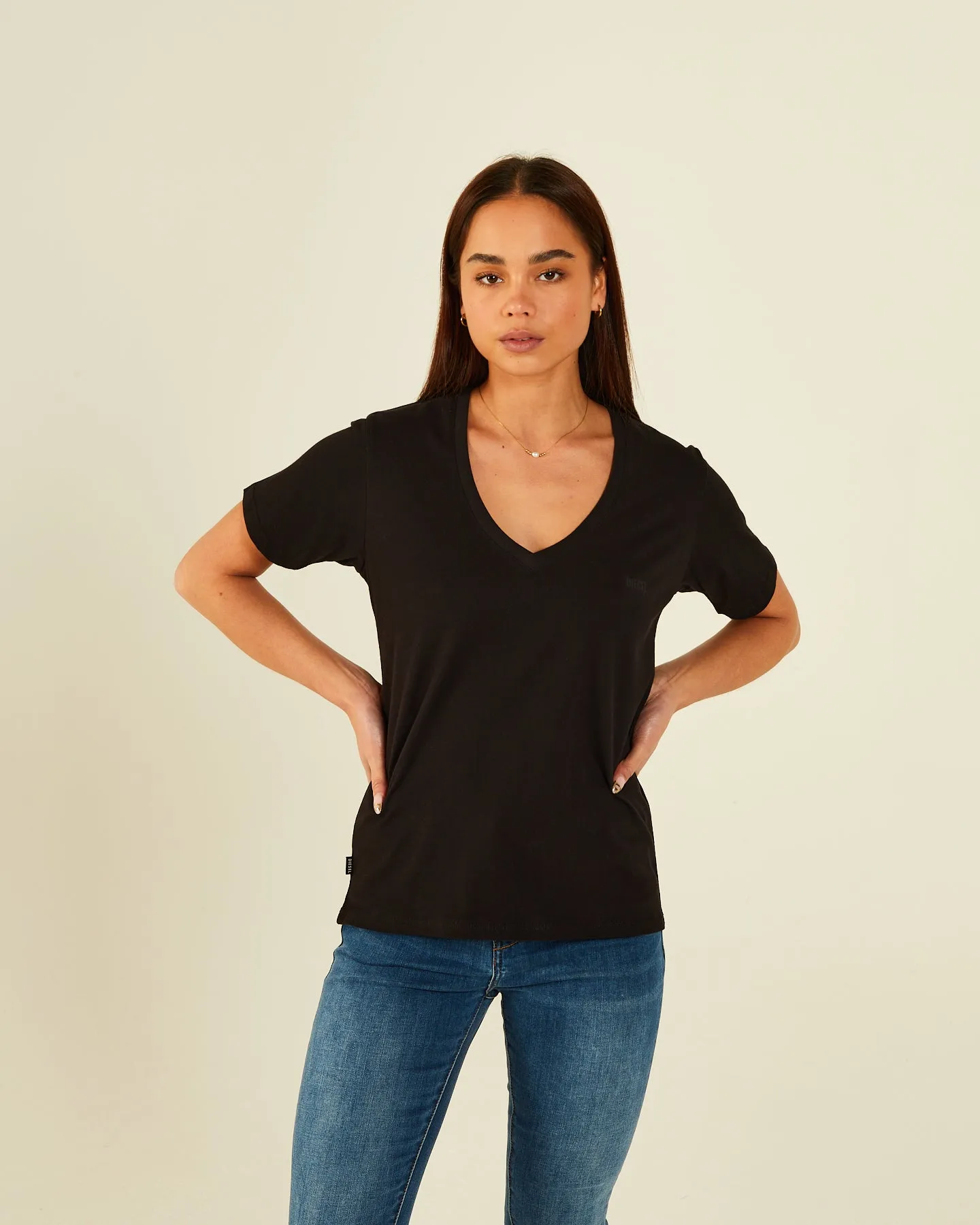 Elisa Basic V Neck Tee Black