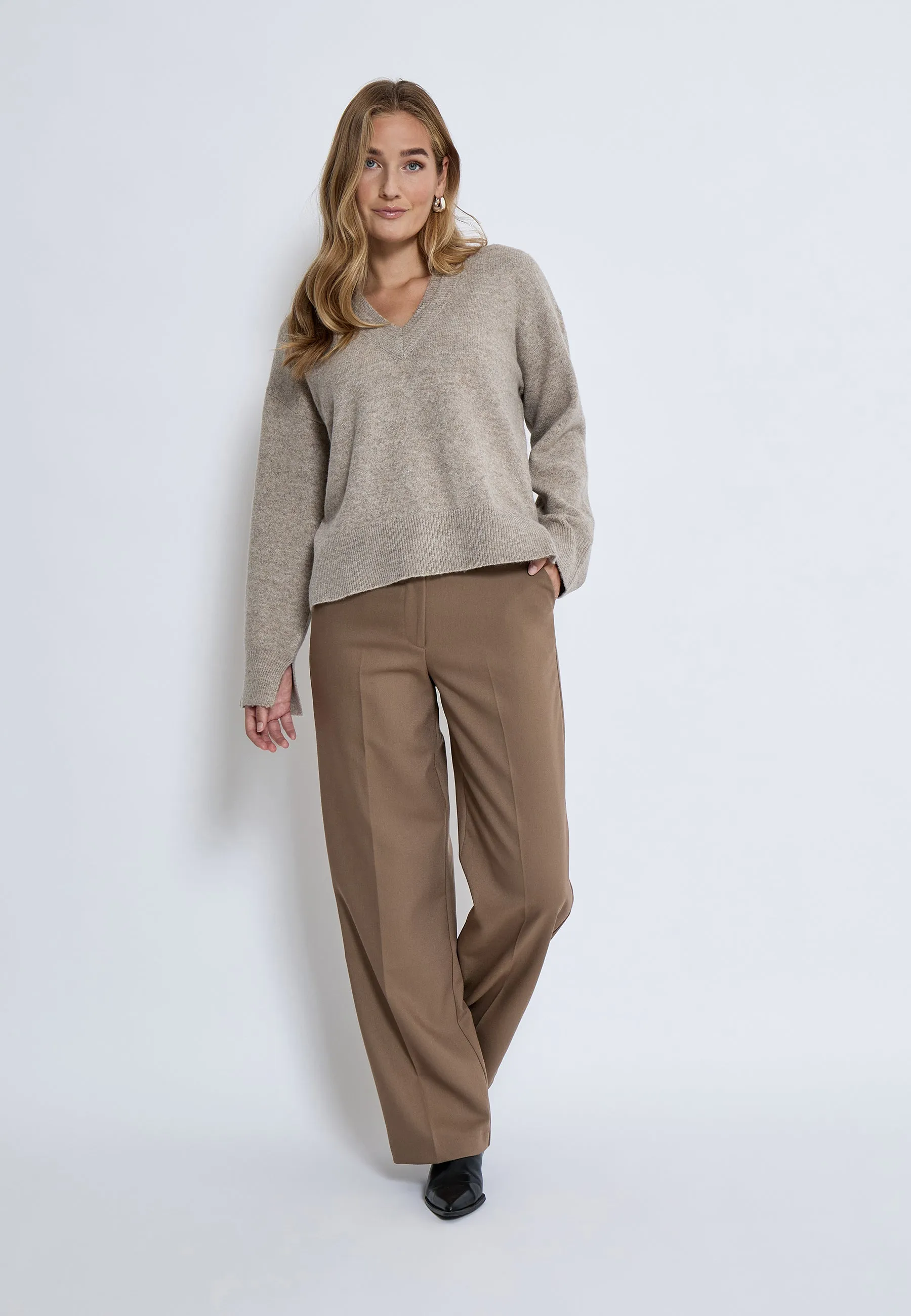 PC7993 - Casey V-Neck Sweater - Twig Sand Melange